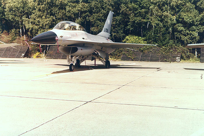 F16A01_J259.jpg